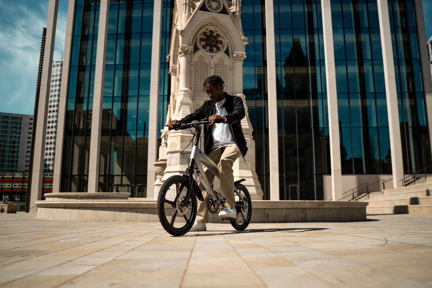 The Official Racing White E-Bike with Built-in Speakers & Bluetooth (Range up to 60km)