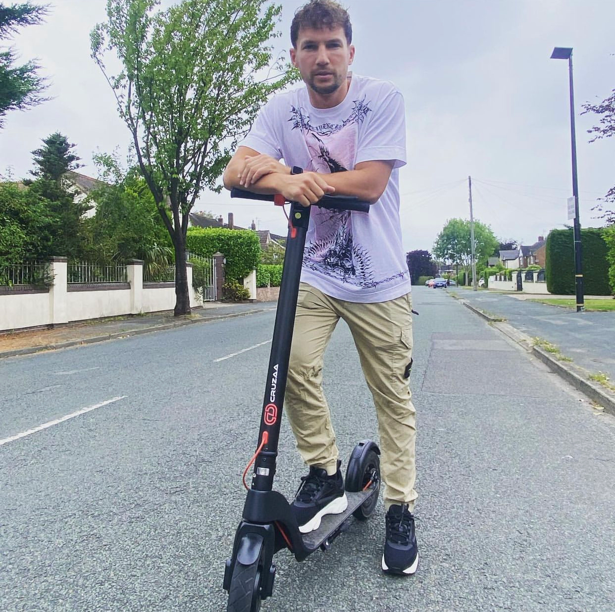 The Official Cruzaa Commuta E-Scooter 45km Range - 25kmh Top Speed - ships from UK